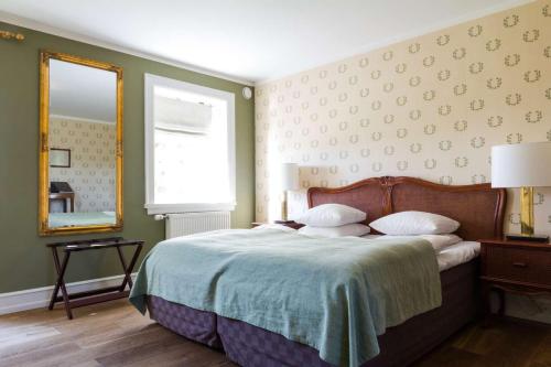 Estate Room