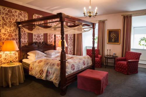 Large castle room with bathtub