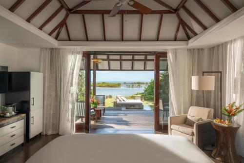 Oceanfront Pool Villa King