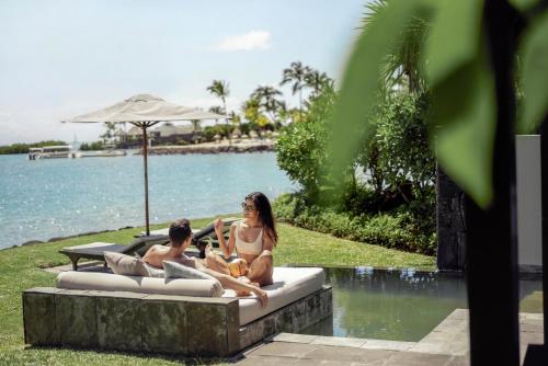 Oceanfront Pool Villa King