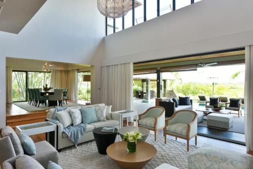Five Bedroom Residence with Pool