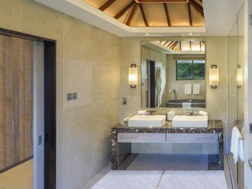 Five Bedroom Oceanfront Residence with Pool