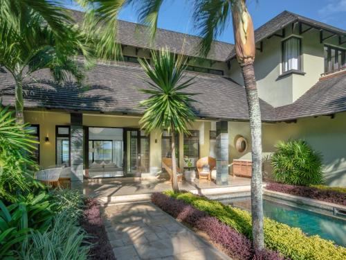 Five Bedroom Oceanfront Residence with Pool