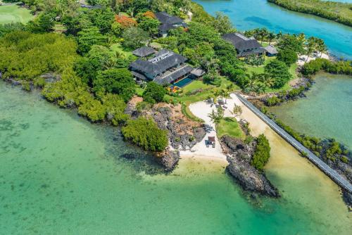 Five Bedroom Oceanfront Residence with Pool