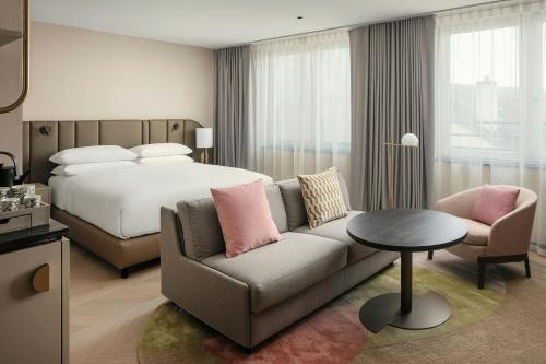 Family Junior Suite - M Club Lounge Access