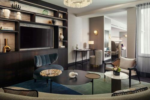 Family Junior Suite - M Club Lounge Access