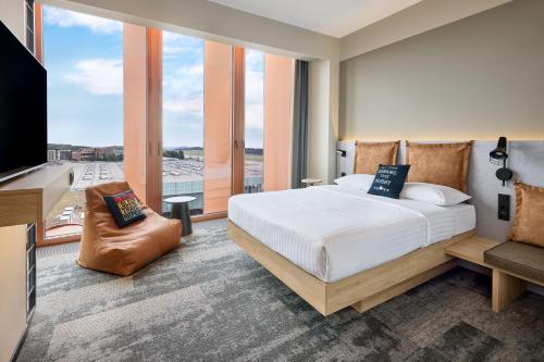 Standard Queen Room with City View