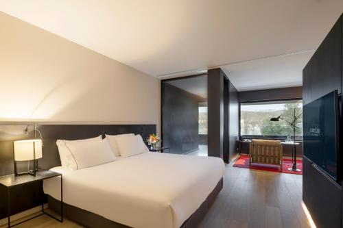 Grand Deluxe Double Room with Spa Access