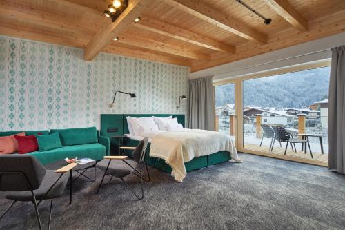 Deluxe Family Suite