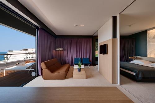 Bay Suite