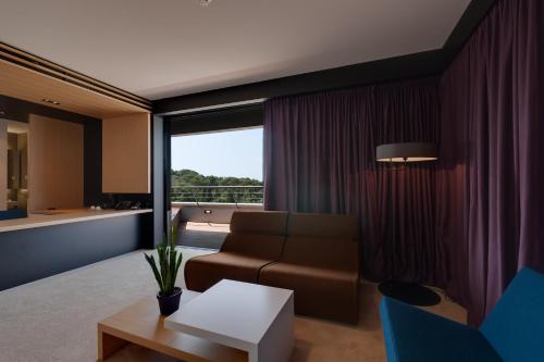 Bay Suite