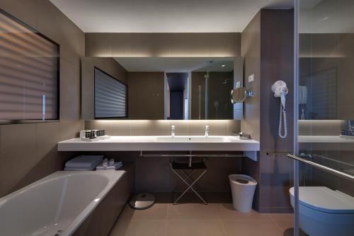 Bay Suite