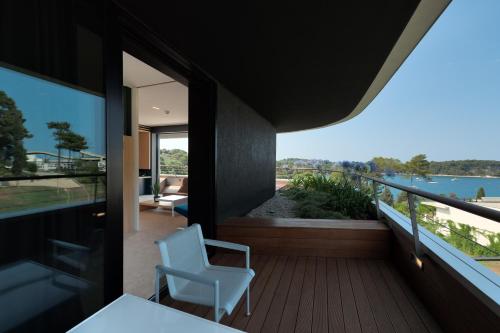 Bay Suite