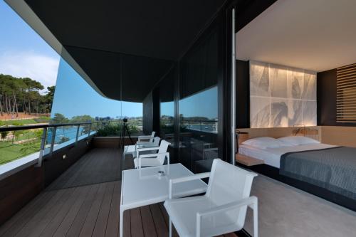 Bay Suite