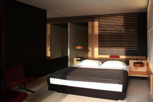 Deluxe Plunge Pool Room