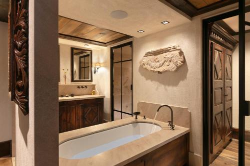 Junior Suite With Mountain View
