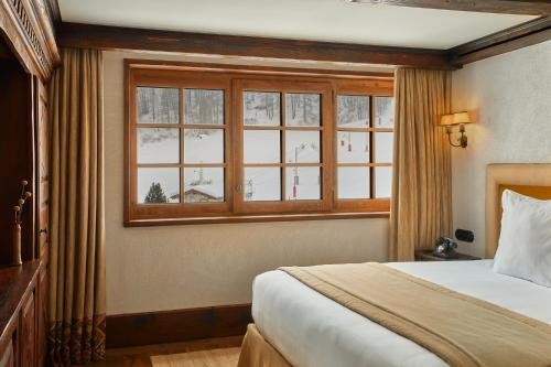 Suite with Mountain View