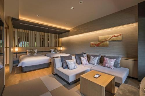 East Wing Deluxe Room with Open-Air Bath Japanese Style – Breakfast Included