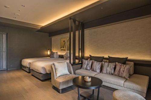 West Wing Deluxe Room with Open-Air Bath Western Style – Breakfast Included