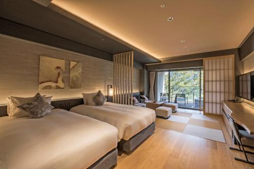 West Wing Deluxe Room with Open-Air Bath Japanese Style – Breakfast Included