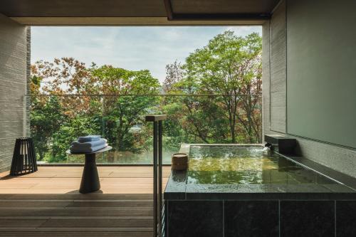 West Wing Deluxe Room with Open-Air Bath Japanese Style – Breakfast Included