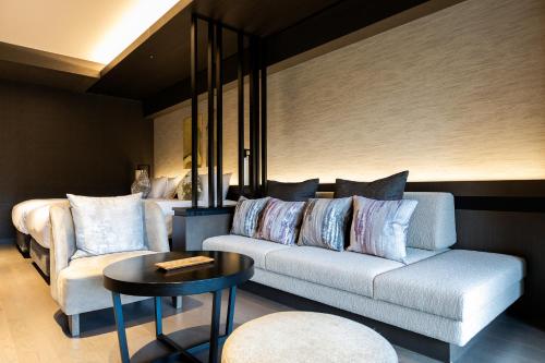 West Wing Upper Floor Deluxe Room with Open-Air Bath Western Style – Breakfast Included