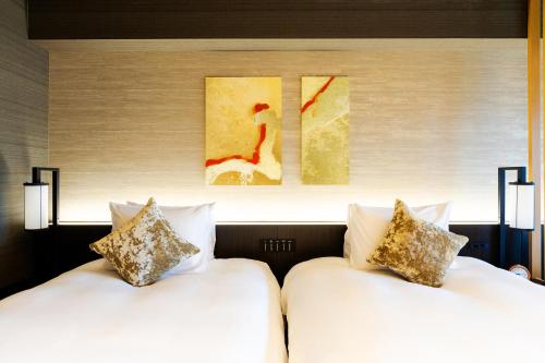 West Wing Upper Floor Deluxe Room with Open-Air Bath Japanese Style – Breakfast Included
