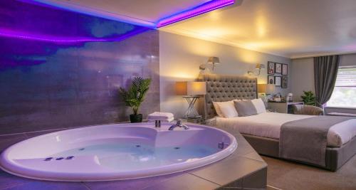 King Room Suite with Spa Bath