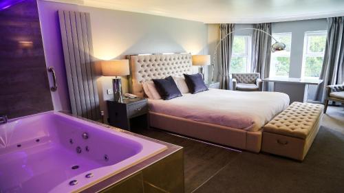 King Room Suite with Spa Bath