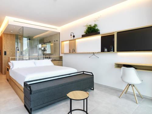 Standard Queen Room