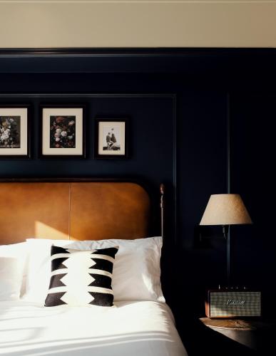 Deluxe Suite | King + full bunk