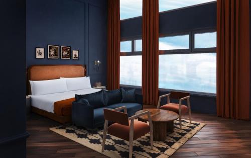Deluxe Suite | King + full bunk