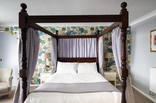 Superior Double Room with Four Poster Bed