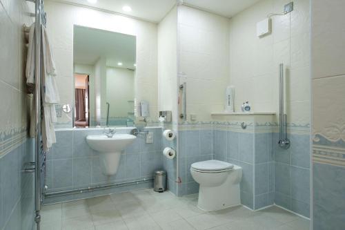 Superior Double Room with Roll-In Shower - Mobility Accessible