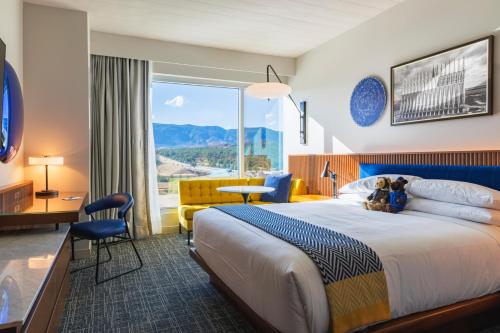 King Room with Mountain View