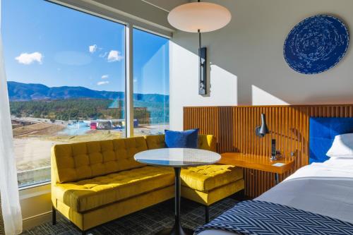 King Room with Mountain View