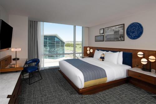 Suite with Mountain View
