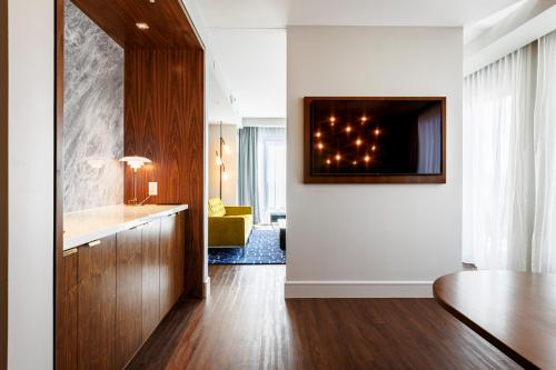 Suite with Mountain View