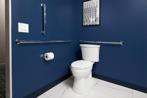 Queen Room – Disability Access