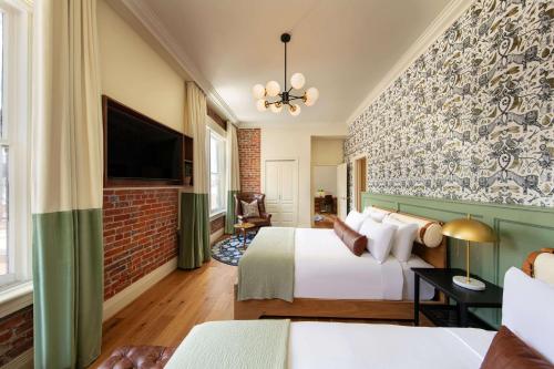 Retreat Suite with Two Queen Beds