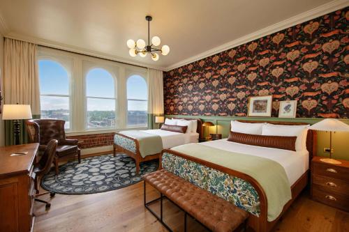 Club Queen Room with Two Queen Beds