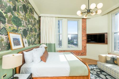Club Queen Room with Two Queen Beds