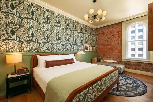 Club King Room - Mobility Accessible
