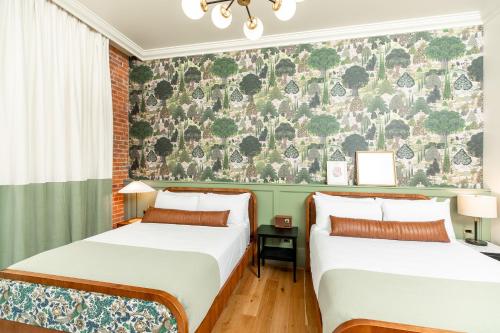 Club King Room