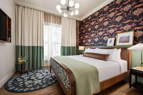 Bronze Queen Room