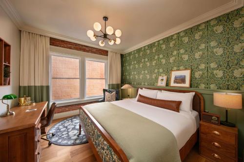 Bronze King Room