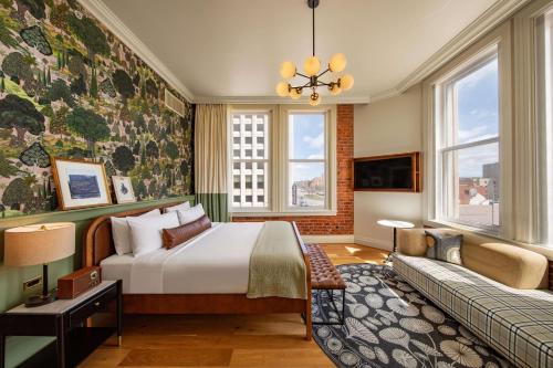 Gold King Room