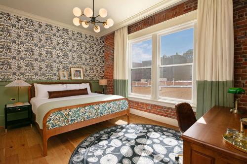 Foundation King Suite