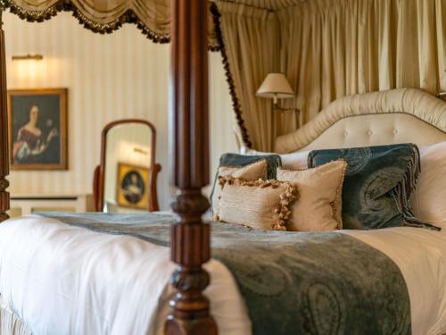 Grand Master Suite with One Double Bed
