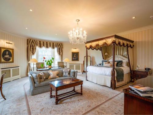 Grand Master Suite with One Double Bed